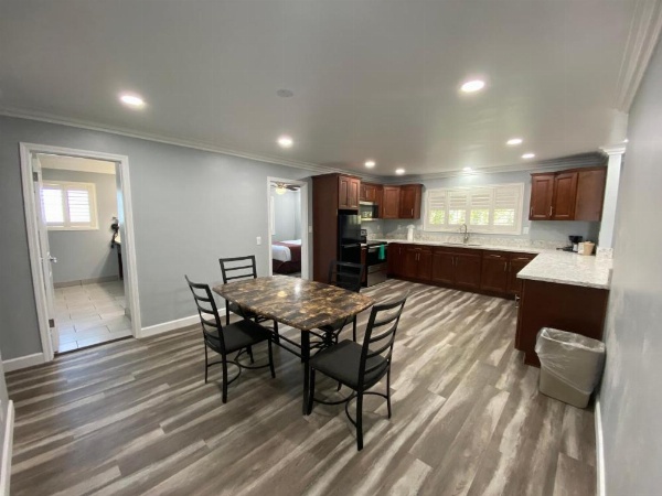 Lone Oak Lodge image 27