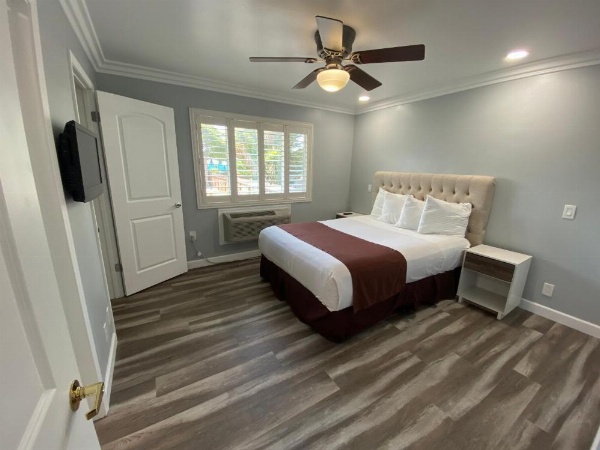 Lone Oak Lodge image 28